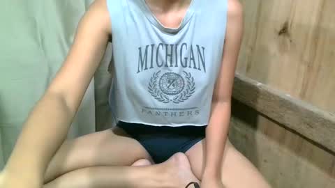 Snapshot of flirty_foxangel chatting on February 19, 2025, 5:27 pm Angel online show from February 19, 2025, 5:27 pm