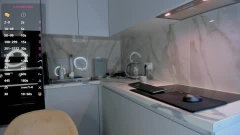 Emely  online show from September 17, 2025, 5:03 pm