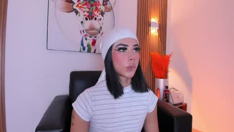  Flor  online show from April 29, 2026, 3:54 am