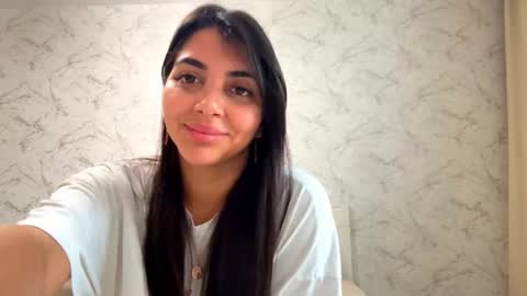 Snapshot of florastramel chatting on November 7, 2025, 11:27 pm Leila online show from November 7, 2025, 11:27 pm