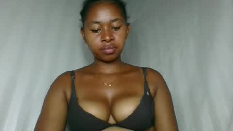 florencia011 online show from December 14, 2025, 9:03 am