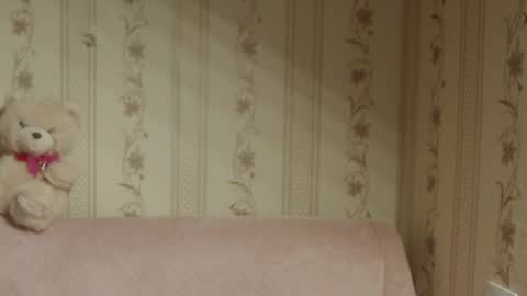 say meow and send tip  online show from October 29, 2025, 5:36 pm