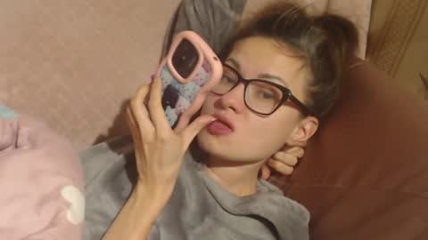 say meow and send tip  online show from December 4, 2025, 9:45 pm