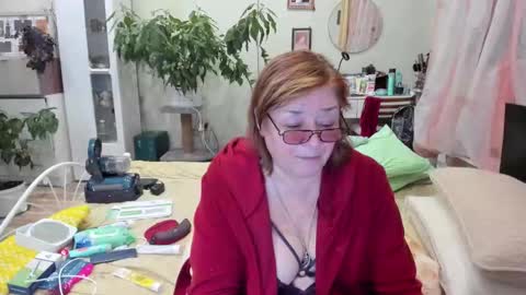 Snapshot of flowerlover8 chatting on October 28, 2025, 6:43 pm Flowerlower online show from October 28, 2025, 6:43 pm