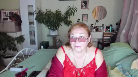 Snapshot of flowerlover8 chatting on November 1, 2025, 9:39 pm Flowerlower online show from November 1, 2025, 9:39 pm