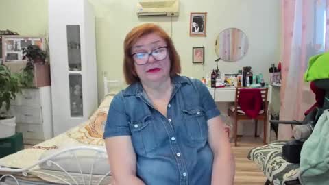 Snapshot of flowerlover8 chatting on December 14, 2025, 6:41 am Flowerlower online show from December 14, 2025, 6:41 am