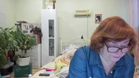 Snapshot of flowerlover8 chatting on December 15, 2025, 6:50 am Flowerlower online show from December 15, 2025, 6:50 am