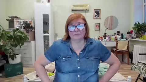 Snapshot of flowerlover8 chatting on December 18, 2025, 12:55 pm Flowerlower online show from December 18, 2025, 12:55 pm