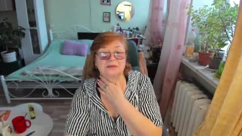 Snapshot of flowerlover8 chatting on February 12, 2026, 6:19 am Flowerlower online show from February 12, 2026, 6:19 am