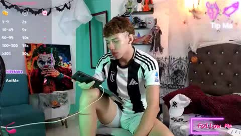 flowers109 online show from November 3, 2025, 11:04 pm