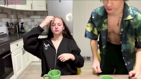 flowerscouple online show from March 3, 2026, 10:26 pm