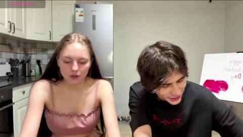 flowerscouple online show from March 10, 2026, 10:04 pm