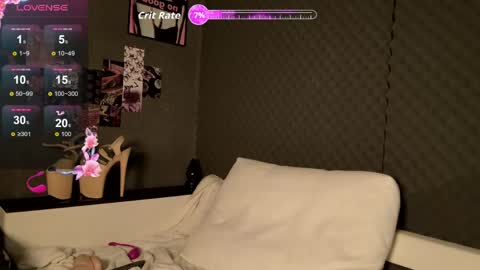 fluffy_cloude online show from March 8, 2026, 1:58 am