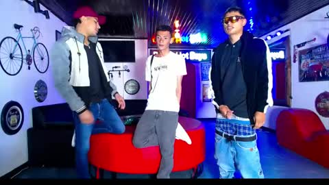 flyckers online show from April 9, 2026, 12:43 pm