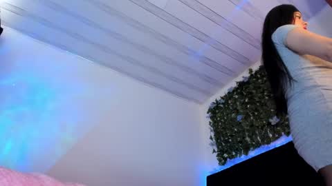 Snapshot of flylia_ chatting on February 17, 2025, 6:15 pm lia online show from February 17, 2025, 6:15 pm