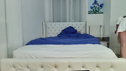 flymybutterfly online show from December 29, 2024, 3:24 pm