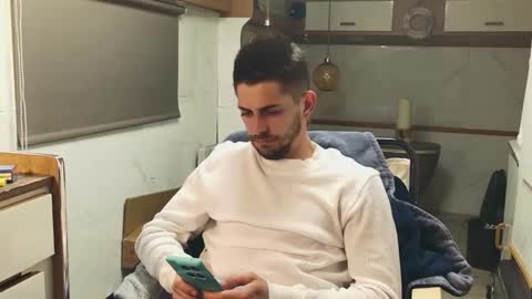 independent model online show from April 4, 2026, 7:00 pm