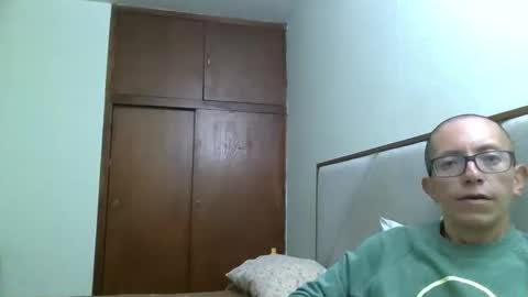 fonzi_flores online show from November 16, 2025, 12:44 pm