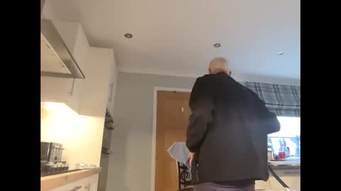 footworshiper2211 online show from November 10, 2025, 10:36 am