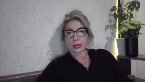 Snapshot of fox_red_lady7 chatting on November 27, 2025, 9:28 pm fox_red_lady7 online show from November 27, 2025, 9:28 pm