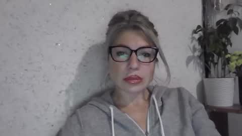 Snapshot of fox_red_lady7 chatting on December 3, 2025, 11:52 am fox_red_lady7 online show from December 3, 2025, 11:52 am