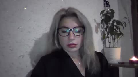 Snapshot of fox_red_lady7 chatting on December 14, 2025, 2:55 pm fox_red_lady7 online show from December 14, 2025, 2:55 pm