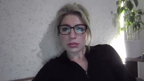 Snapshot of fox_red_lady7 chatting on December 19, 2025, 8:49 pm fox_red_lady7 online show from December 19, 2025, 8:49 pm