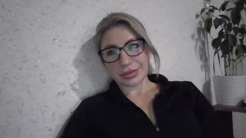 Snapshot of fox_red_lady7 chatting on December 20, 2025, 10:22 am fox_red_lady7 online show from December 20, 2025, 10:22 am