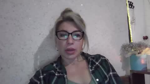 Snapshot of fox_red_lady7 chatting on January 14, 2026, 4:23 pm fox_red_lady7 online show from January 14, 2026, 4:23 pm