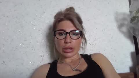 fox_red_lady7 online show from April 3, 2026, 11:19 am