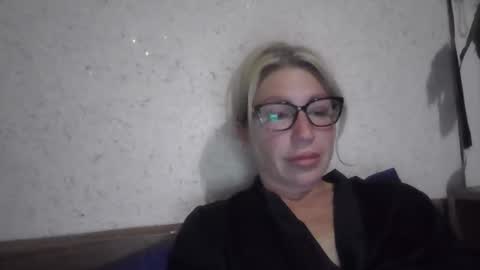 fox_red_lady7 online show from June 3, 2026, 8:25 pm