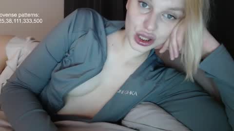 i am your baby Alien  online show from November 13, 2025, 7:46 pm