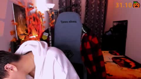 Foxicfu online show from October 27, 2025, 5:39 pm