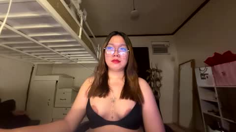 Snapshot of foxieeealona chatting on May 12, 2026, 7:33 pm Alicia Baby online show from May 12, 2026, 7:33 pm