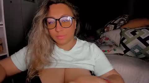 Snapshot of foxxxy__lady chatting on June 25, 2026, 2:00 am Kris online show from June 25, 2026, 2:00 am