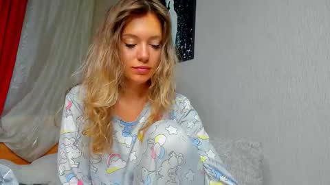 Foxy online show from September 30, 2025, 12:15 am