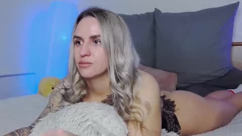 Foxy Kimmi online show from December 2, 2025, 6:41 am