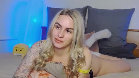 Foxy Kimmi online show from April 15, 2026, 6:42 am