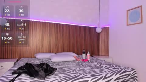 foxy_kylie online show from February 16, 2026, 8:27 pm