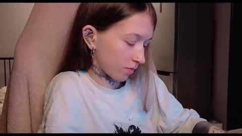 fran_bow online show from November 10, 2025, 2:49 pm