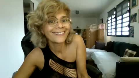 francelune online show from February 22, 2025, 1:02 pm