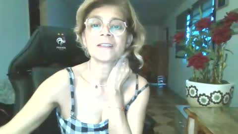 francelune online show from September 16, 2025, 1:23 pm
