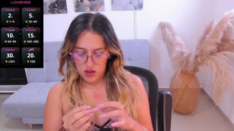 Snapshot of francesca__ross chatting on December 11, 2024, 3:15 pm Francesca online show from December 11, 2024, 3:15 pm