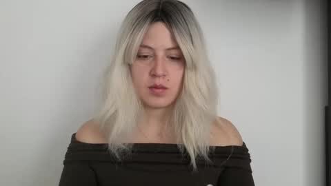 Francesca online show from November 5, 2025, 3:23 pm