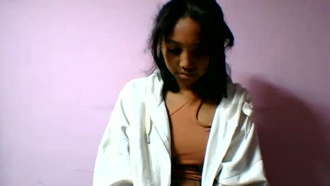 Snapshot of francia333068 chatting on June 19, 2026, 12:37 am francia333068 online show from June 19, 2026, 12:37 am
