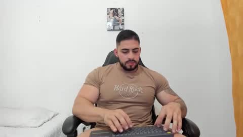 frank_foxx1 online show from October 8, 2025, 3:48 am