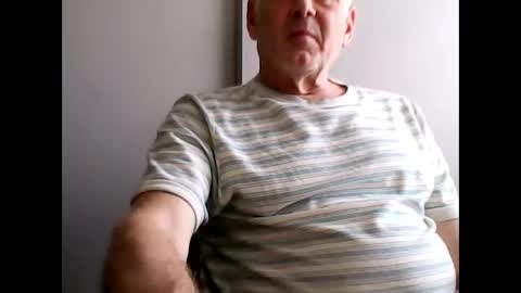 frannkboy61 online show from May 4, 2026, 2:02 pm