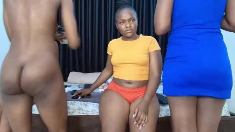 freaky_bunnies online show from February 20, 2026, 7:25 pm