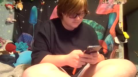 Snapshot of freakyftmboi19 chatting on December 19, 2025, 4:41 am freakyftmboi online show from December 19, 2025, 4:41 am