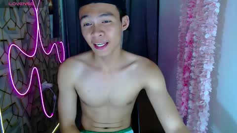 Snapshot of freakymarkxxx chatting on May 20, 2026, 3:40 pm Mark online show from May 20, 2026, 3:40 pm